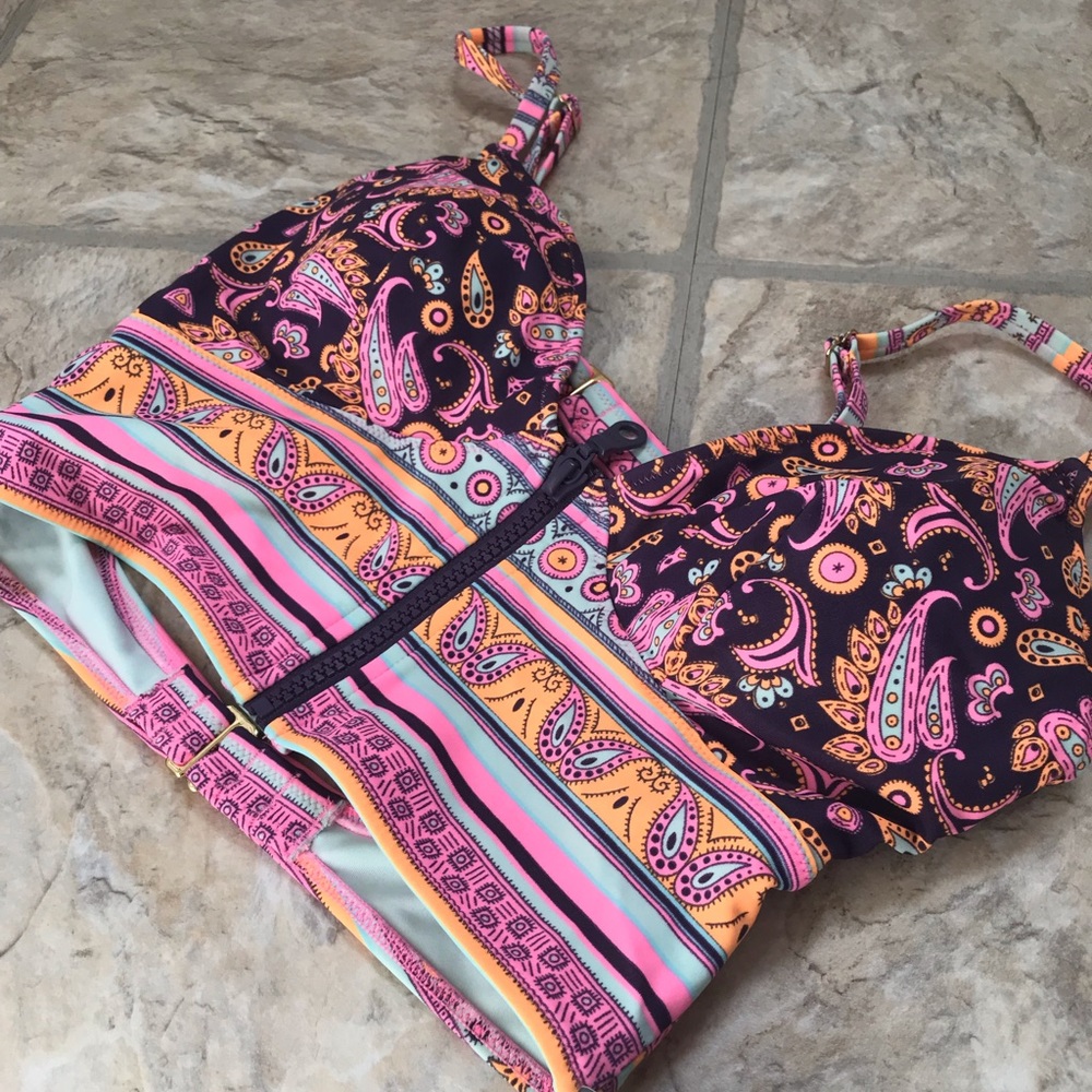 NWT Victoria’s Secret bikini top